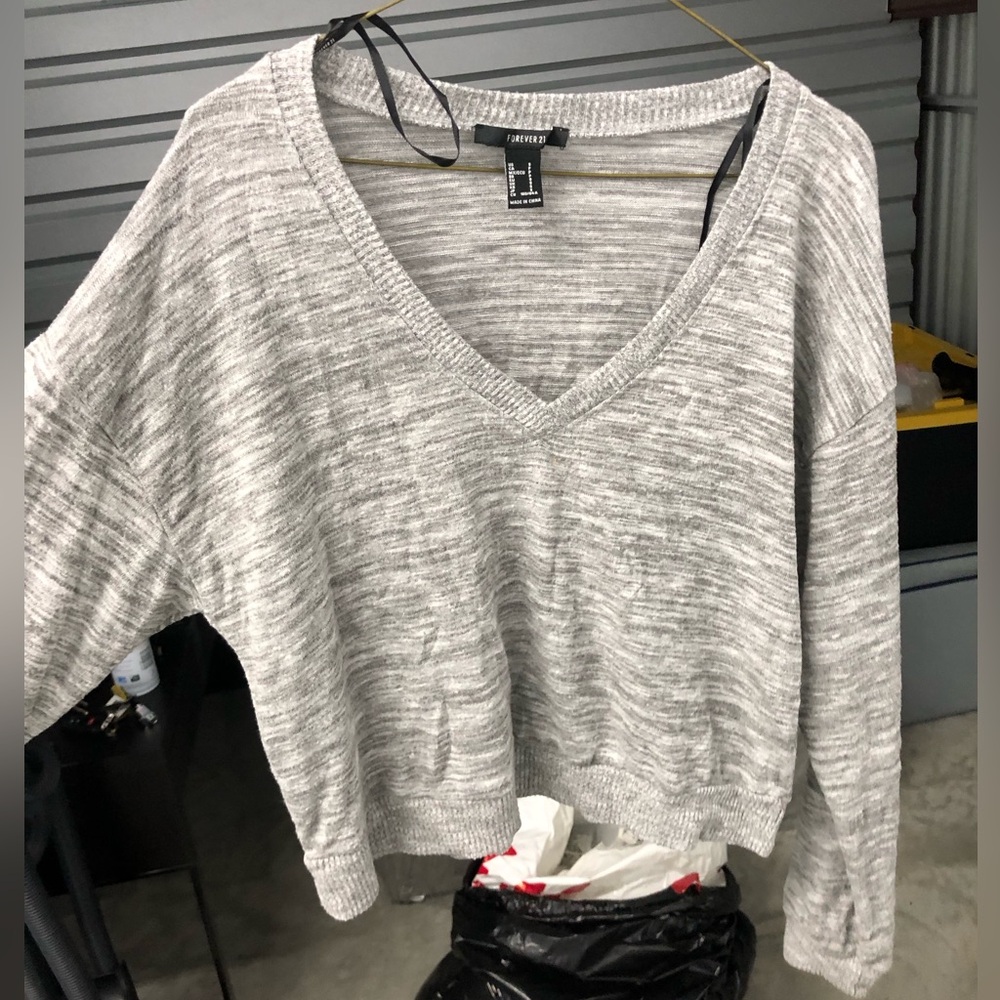 Women’s Small Forever 21 Gray Long Sleeve V-Neck